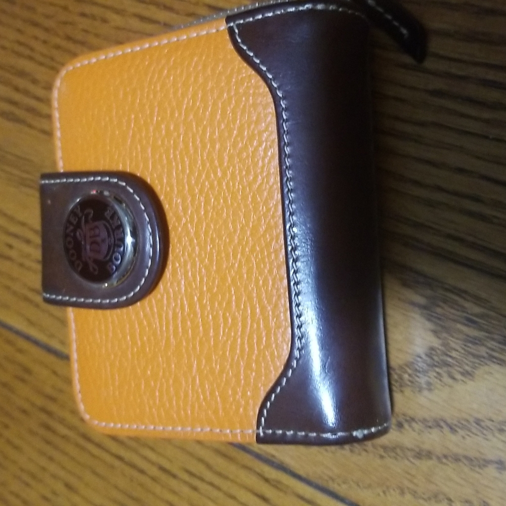 Dooney bourke small wallet
